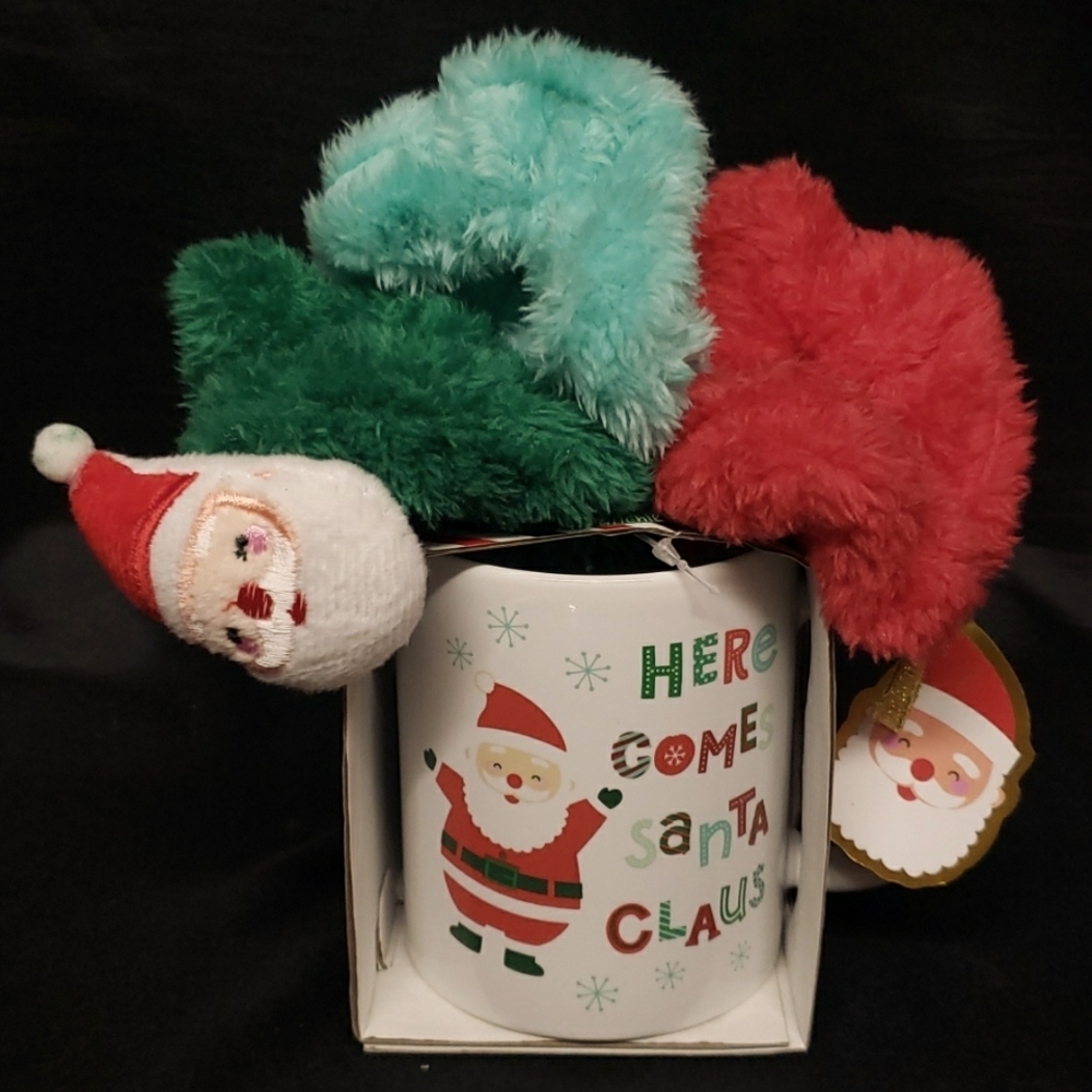 HER Accessories NWT Here Comes Santa Claus Mug and Scrunchies Set